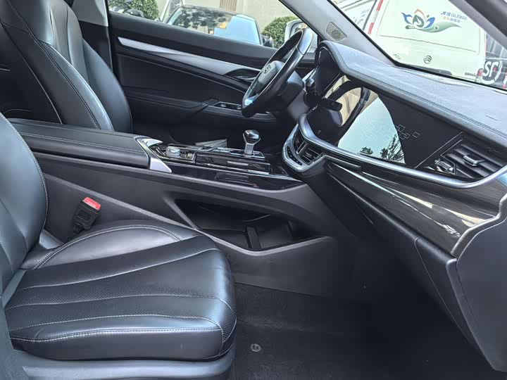 Фото 7 - Geely Emgrand GT