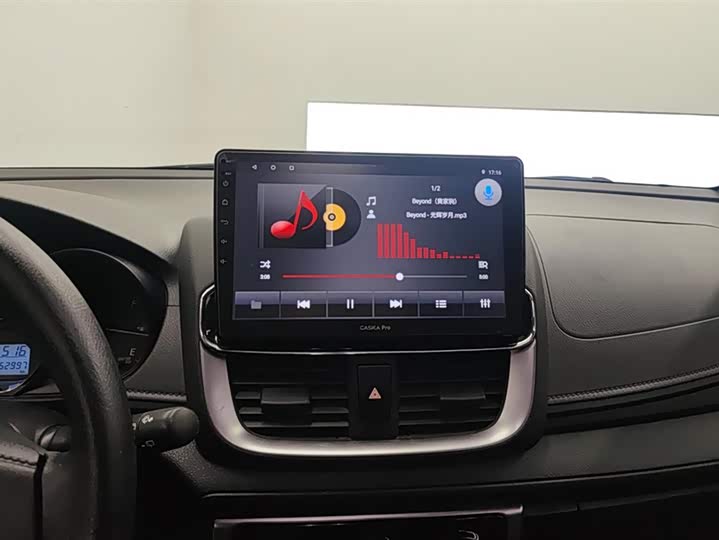 Фото 13 - Toyota Yaris L Hatchback