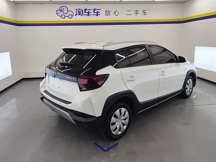 Фото 3 - Toyota Yaris L Hatchback