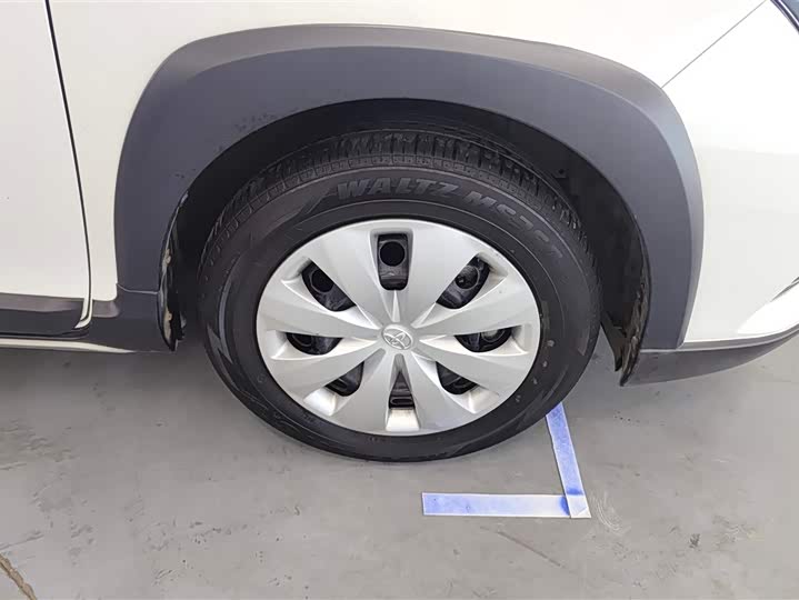 Фото 6 - Toyota Yaris L Hatchback