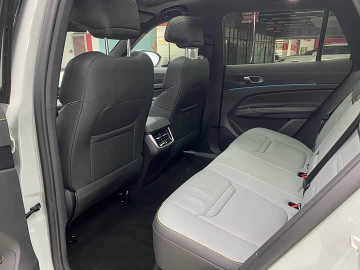 Фото 11 - Ford Equator Sport Hybrid