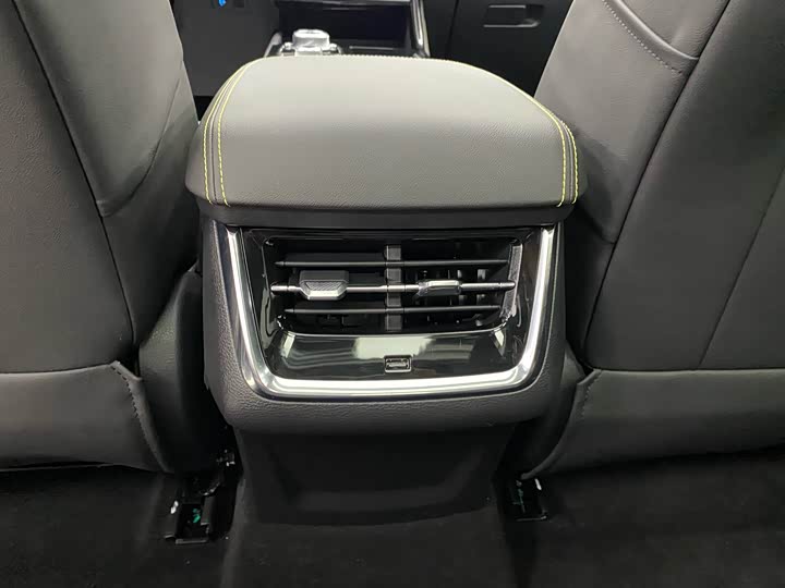 Фото 12 - Ford Equator Sport Hybrid