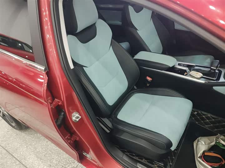 Фото 11 - Geely Emgrand L