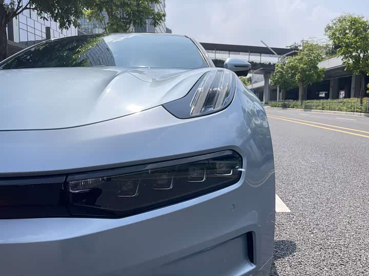 Фото 13 - Zeekr 001