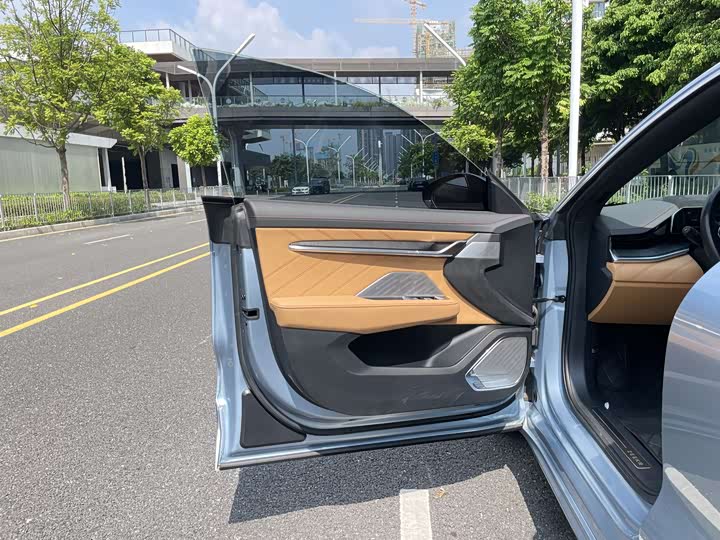 Фото 15 - Zeekr 001