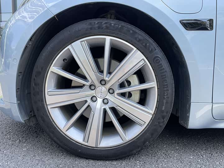 Фото 16 - Zeekr 001