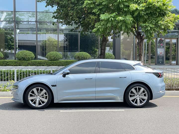 Фото 17 - Zeekr 001