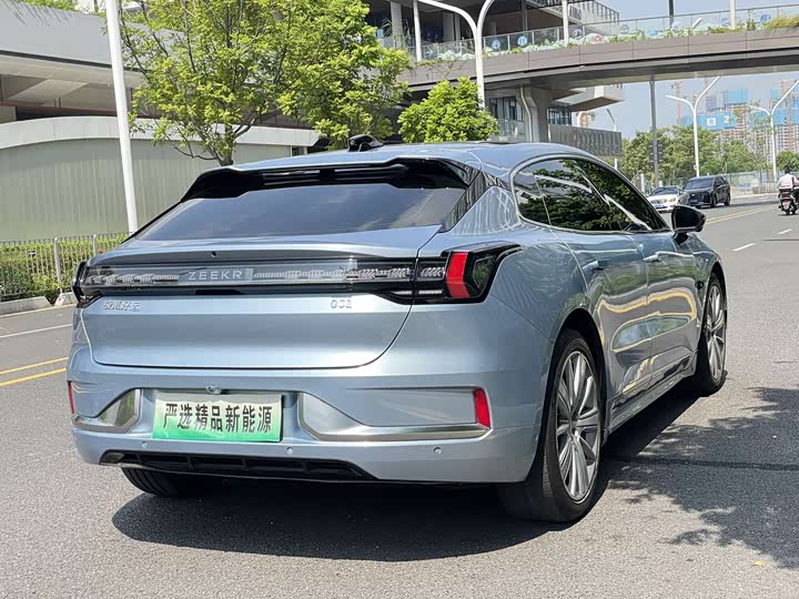 Фото 23 - Zeekr 001