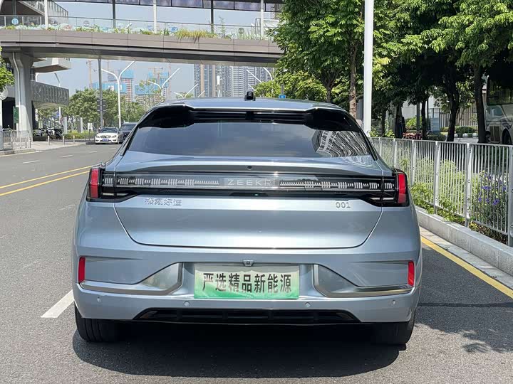 Фото 24 - Zeekr 001