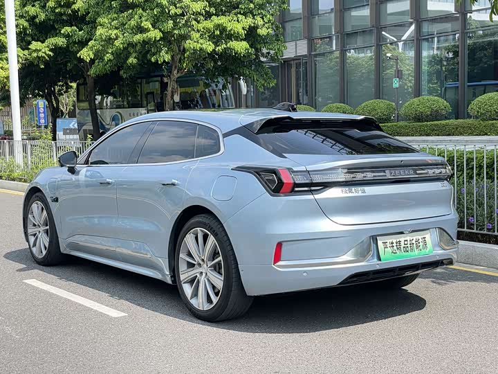 Фото 25 - Zeekr 001