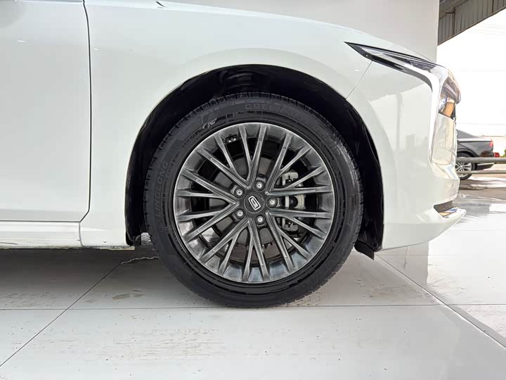 Фото 10 - Bestune B70