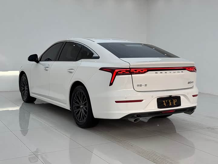 Фото 13 - Bestune B70