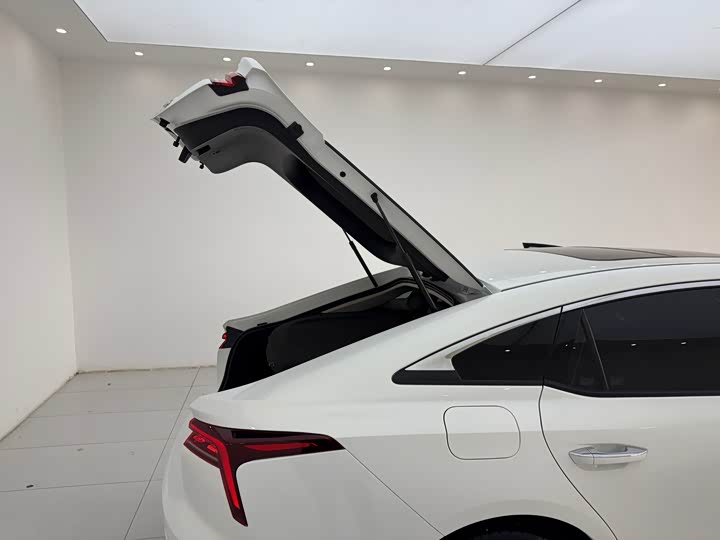 Фото 9 - Bestune B70