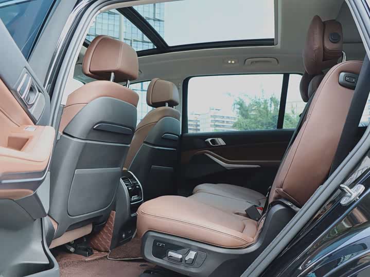 Фото 11 - BMW X7