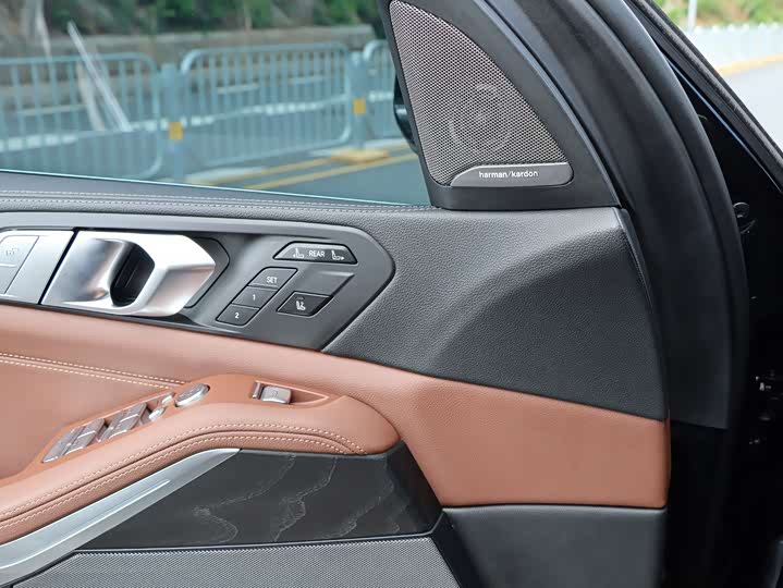 Фото 15 - BMW X7