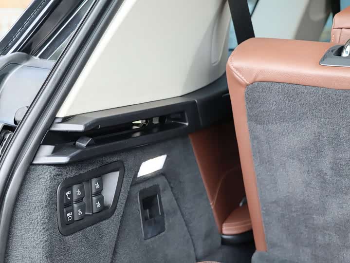 Фото 16 - BMW X7