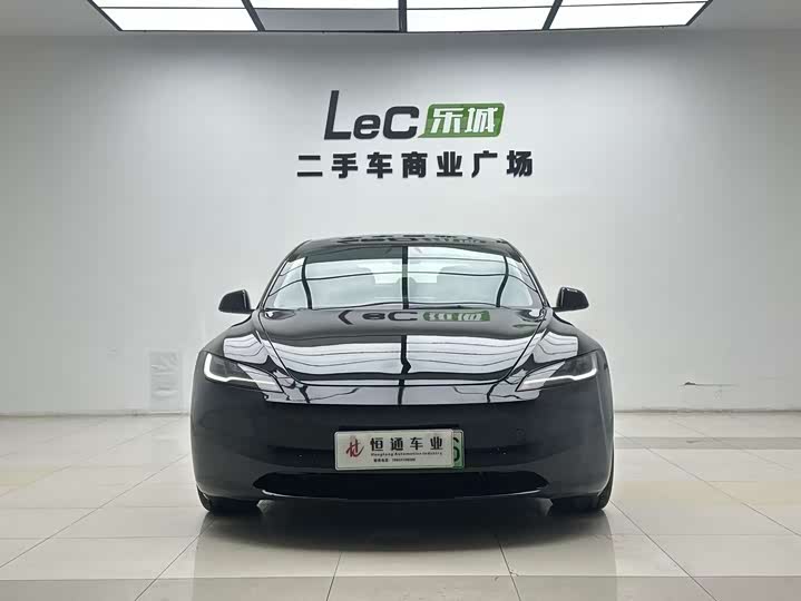 Фото 2 - Tesla Model 3