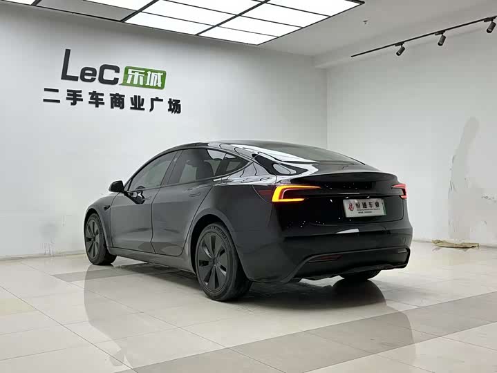 Фото 6 - Tesla Model 3