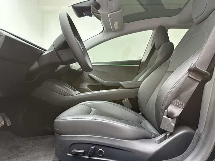 Фото 7 - Tesla Model 3