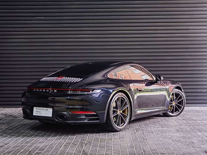 Фото 18 - Porsche 911