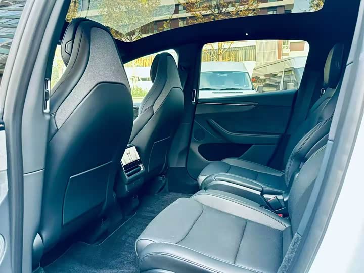 Фото 4 - Tesla Model Y