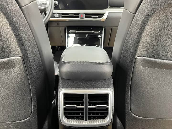 Фото 12 - Kia K5