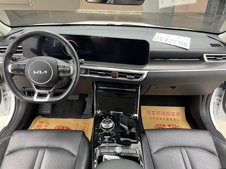 Фото 13 - Kia K5