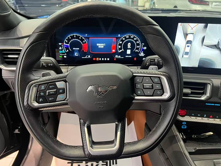 Фото 9 - Ford Mustang