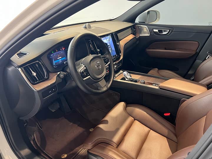 Фото 8 - Volvo XC60 Hybrid