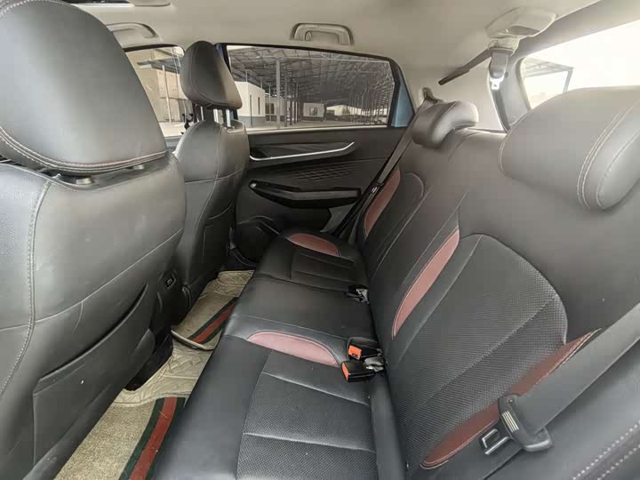 Фото 6 - Geely Vision X3