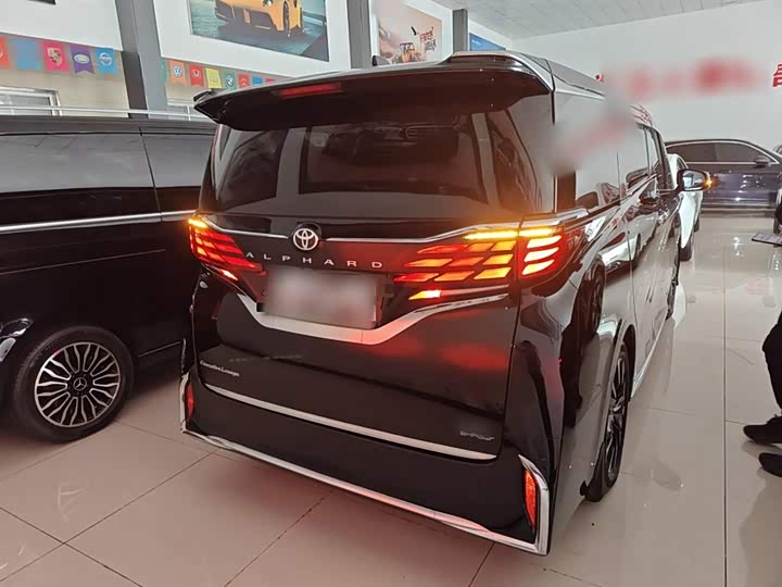 Фото 6 - Toyota Alphard