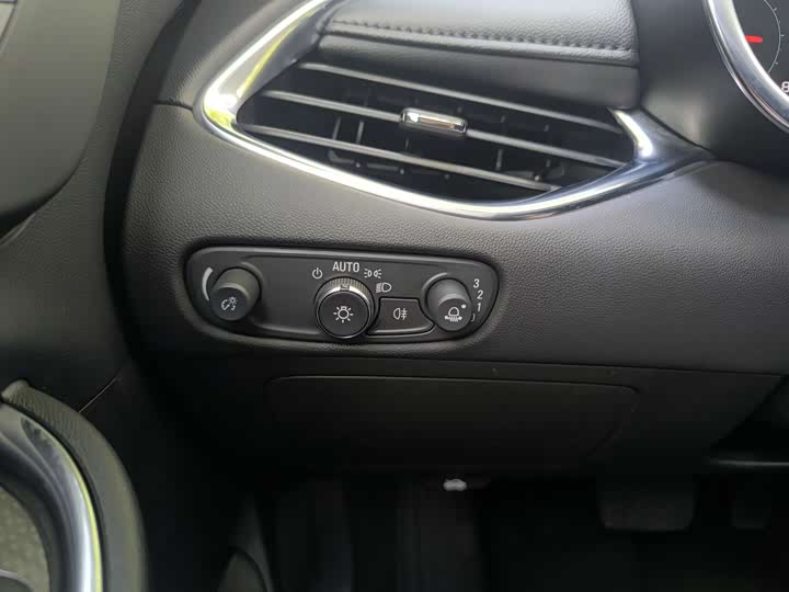 Фото 25 - Chevrolet Malibu XL