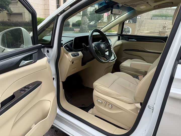 Фото 6 - Buick GL8 ES