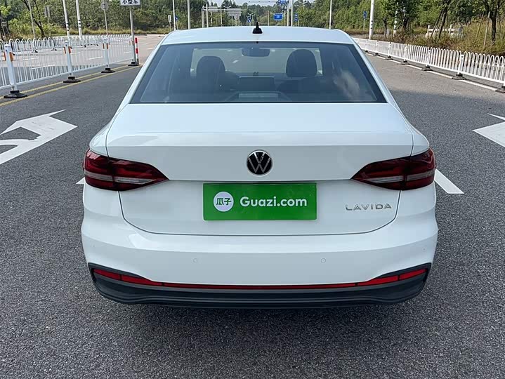 Фото 11 - Volkswagen Lavida