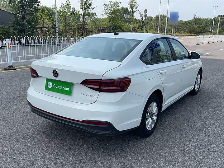 Фото 9 - Volkswagen Lavida