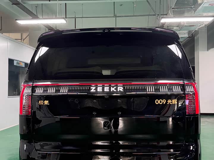Фото 5 - Zeekr 009