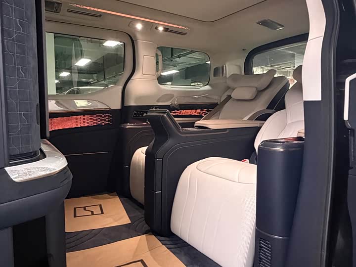 Фото 8 - Zeekr 009