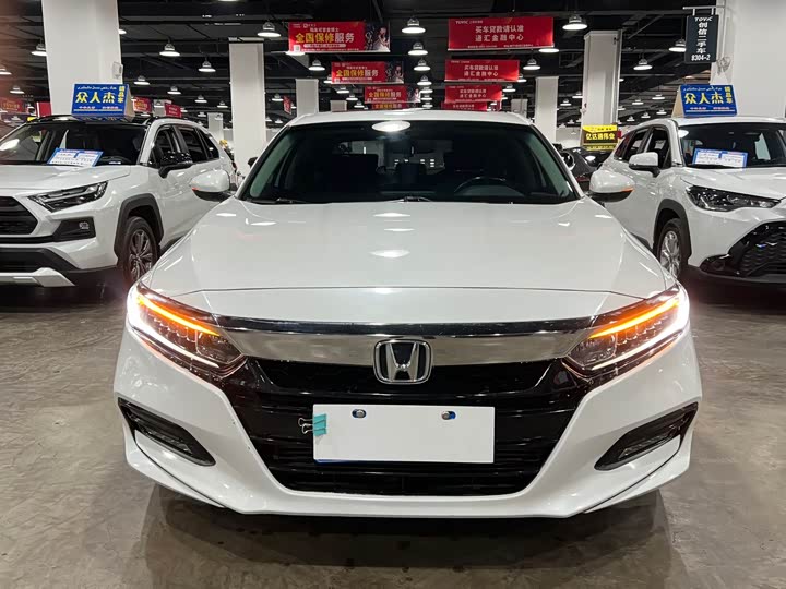 Фото 2 - Honda Accord