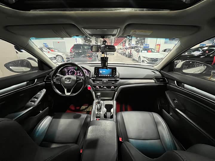 Фото 4 - Honda Accord