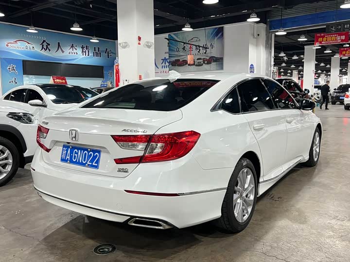 Фото 7 - Honda Accord