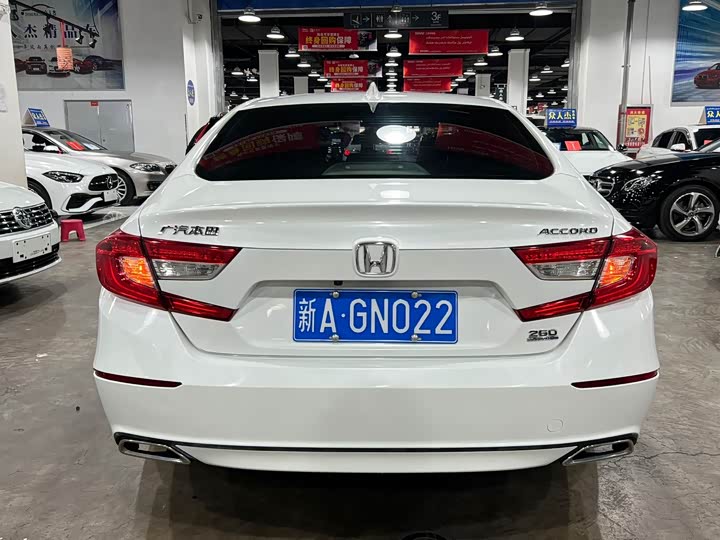 Фото 8 - Honda Accord