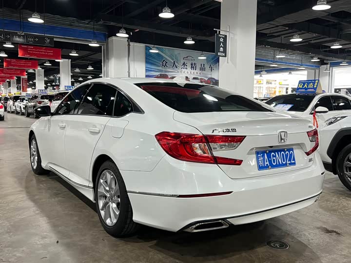 Фото 9 - Honda Accord