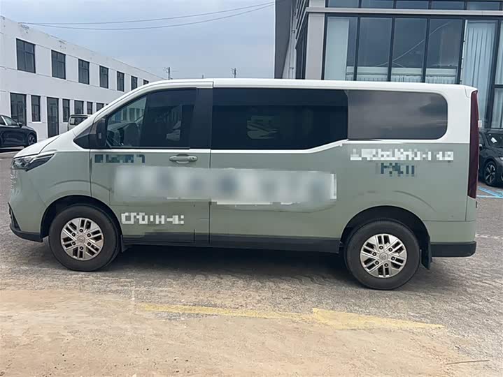 Фото 12 - Maxus V70