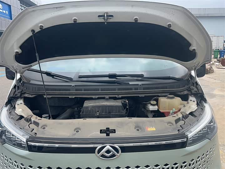 Фото 13 - Maxus V70