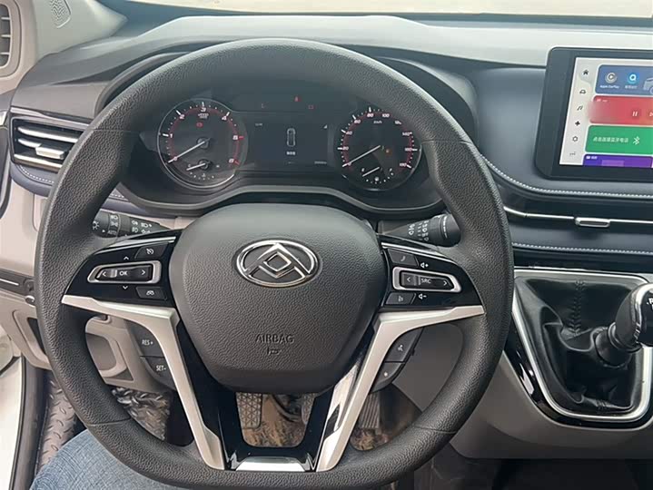 Фото 3 - Maxus V70