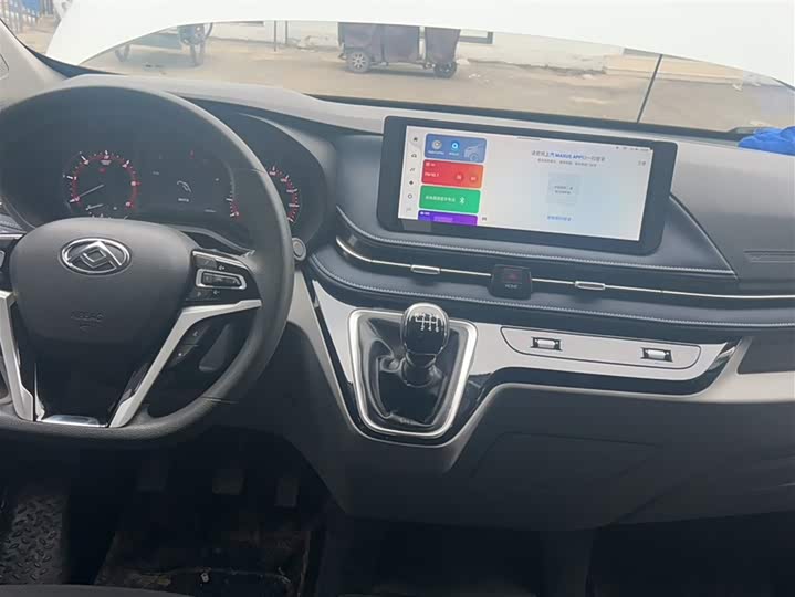 Фото 6 - Maxus V70