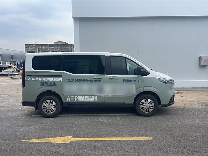 Фото 8 - Maxus V70