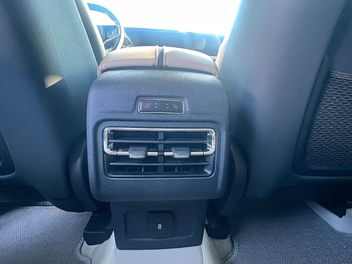 Фото 13 - Lincoln Corsair