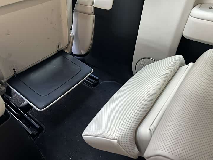 Фото 12 - LiXiang L9