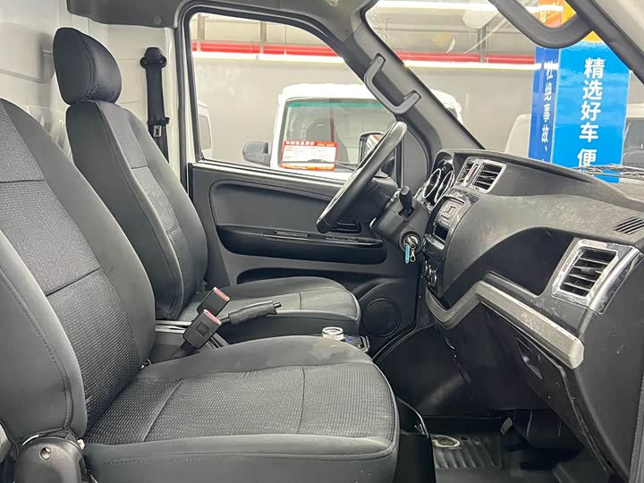 Фото 8 - Foton EV6